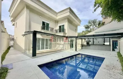 Linda casa estilo neoclássico, completa e integrada