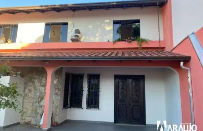 Casa térrea com 2 dormitórios no bairro são joão - itajaí/sc