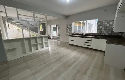 Sobrado com 04 dormitórios para alugar no centro - penha