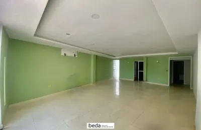Prédio comercial com 527,68m2 privativos. recepcao, salas, banheiros, piscina.