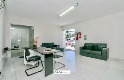 Prédio comercial em lagoa nova, 11 salas, 3 banheiros e 1 copa, 242m²