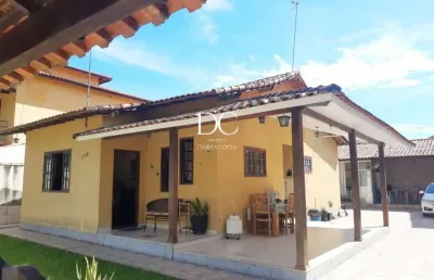 Casa com 3 quartos à venda na rua irineu ferreira pinto, 374, ponta grossa, maricá por r$ 725.000