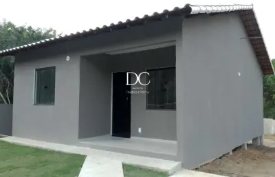 Casa com 2 quartos à venda na rua i, jacaroá, maricá por r$ 325.000