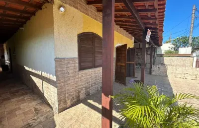 Casa em condomínio fechado com 3 quartos à venda na rua carangola, 1, ponta negra, maricá por r$ 400.000