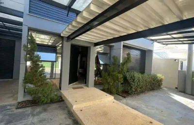 Casa em condomínio fechado com 3 quartos à venda na rodovia ernani do amaral peixoto, 70, ponta grossa, maricá por r$ 1.900.000