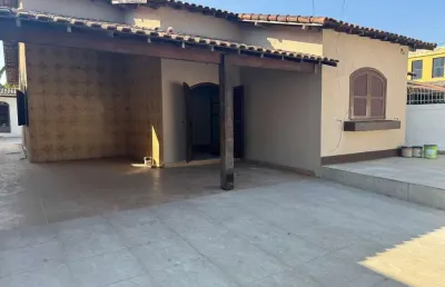 Casa com 3 quartos à venda na rua antônio carlos guedes, 46, centro (manilha), itaboraí por r$ 410.000