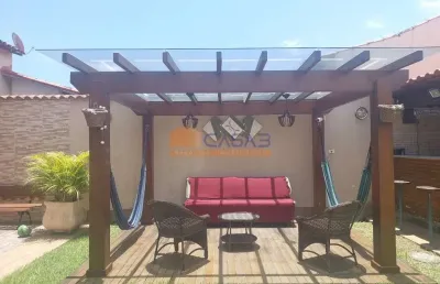 Casa com 3 quartos à venda na rua paracambi, 131, iguabinha, araruama por r$ 620.000