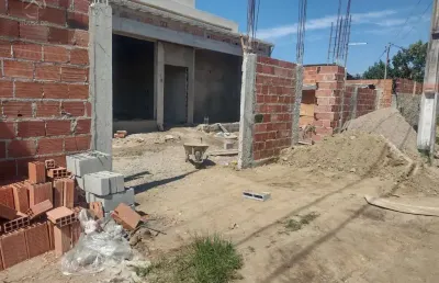 Casa com 2 quartos à venda na rua oitenta e cinco, jardim atlântico leste (itaipuaçu), maricá por r$ 705.000