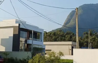 Casa em condomínio fechado com 4 quartos à venda na estrada oscar vieira da costa júnior, 111, cajueiros (itaipuaçu), maricá por r$ 1.595.000