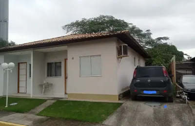 Casa à venda na Rua Massâpe, Santa Cruz, Rio de Janeiro