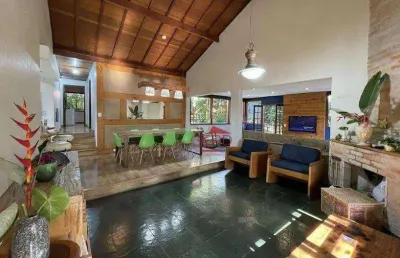 Casa rústica com 4 quartos, piscina e lareira à venda no condomínio villas do sol fazendinha – carapicuíba/sp