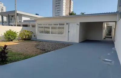 Casa com 3 quartos para alugar na Rua Benjamin Franklin Pereira, 336, São João, Itajaí