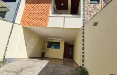 Confortável sobrado próximo ao aramaçã. 3 suítes, 4 vagas!