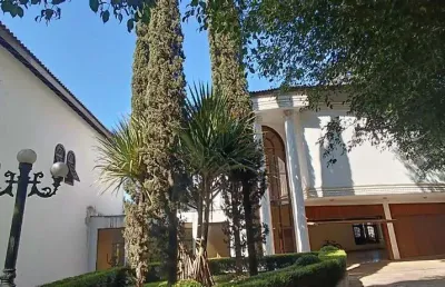 Luxuosa mansão de condomínio à venda em barueri-sp, residencial tamboré: 5 quartos, 5 suítes, 3 salas, 8 banheiros, 9 vagas, 1.557m²!