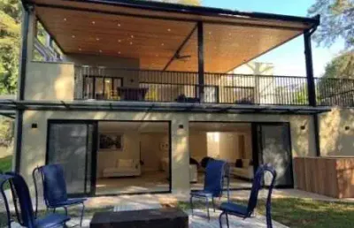 Casa de condomínio de luxo em atibaia-sp: 6 quartos, 6 suítes, 3 salas, 8 banheiros, 6 vagas de garagem, 405m² de área. venda ou locação.