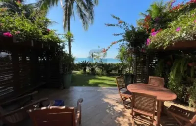Imponente casa de luxo em condomínio à venda no balneário praia do pernambuco, guarujá-sp: 6 quartos, 5 suítes, 3 salas, 7 banheiros, 4 vagas de garagem, 458m².