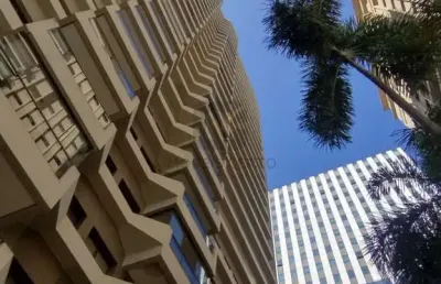 Apartamento mobiliado a venda no centro de alphaville, 3 suítes, reformado, andar alto e vista contemplativa
