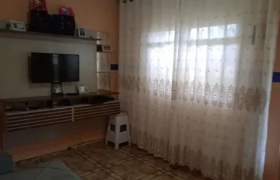 Casa térrea com otimo acabamento, com quintal grande