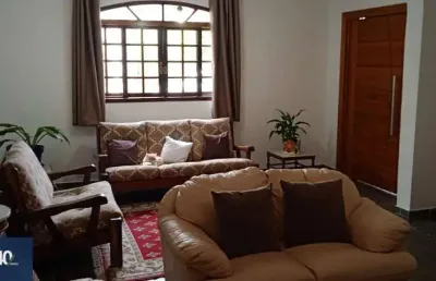 Sobrado no parque renato maia, com 5 quartos, sendo 3 suites e 3 vagas de garagem!