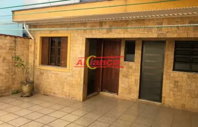 Sobredo consevado e bem localizado, com 3 dorm e uma suite.