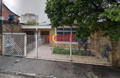 Casa térrea com 4 quartos sendo uma suíte e garagem para 6 veículos