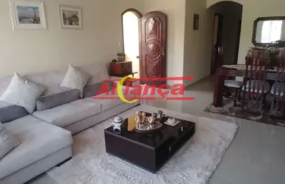 Casa com piscina, 2 dormts, sendo 1 suite. próximo ao hosp. stella maris e shopping internacional