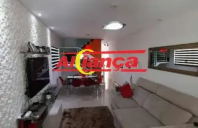 Sobrado com 03 suítes, sendo uma planejada, suíte do casal com sacada