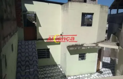 Excelente casa com salão comercial em rua tranquila!