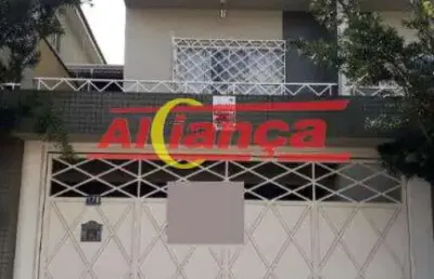 Sobrado individual com 3 dormitórios sendo 3 suítes de 300 mtrs gopouva  cozinha americana escritóri