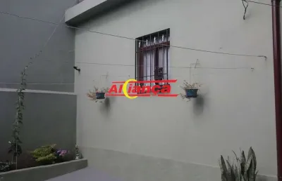 Casa térrea, 2 quartos, vaga de garagem, região comercial