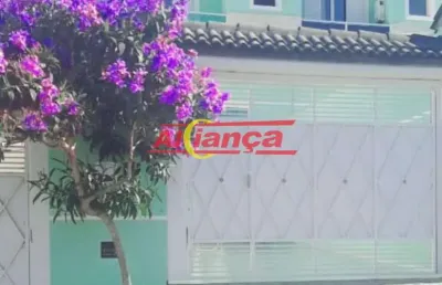 Lindo sobrado à venda com 220m², 3 suítes, churrasqueira e 4 vagas