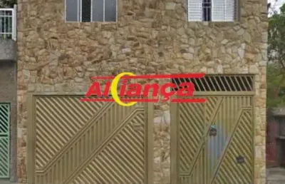 Casa para alugar com 2 quartos, sala, cozinha, armários embutidos, fogão, quintal com churrasqueira