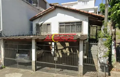 Excelente casa para reforma ou demolição, ótima localização com toda a infraestrutura .