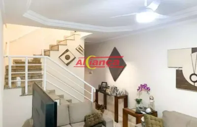 Sobrado com 3 dormitórios amplos sendo uma suíte  com box