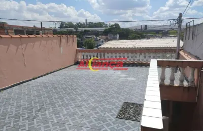 Casa assobradada com 250 metros de terreno, 03 dorm, suite, 03 banheiros