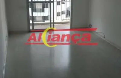 Apartamento com uma boa  estruturado com varias opção de comércios e ônibus.
