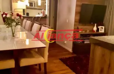 Apartamento reformado de 56m² com 3 dormitórios, suíte ampliada e vista para a piscina
