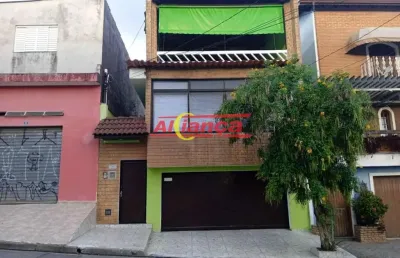 Casa assobradada , com ótimo acabamento, 2 dormitórios amplos, sala em 2 ambientes, cozinha espaçosa