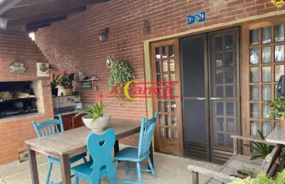 Casa térrea em condomínio com lareira, hidromassagem, piscina e vista para o pôr do sol. imperdível!