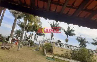 Chácara com 8 dormitórios, 6 suítes, 8 vagas, piscinas, salões, campo, pomar e estrutura completa.