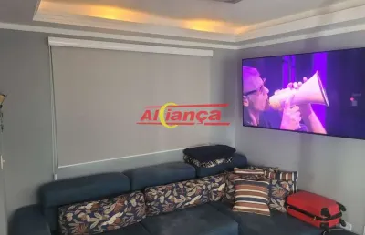 Casa assobradada em condomínio fechado com segurança 24h