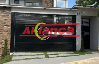 Seu novo sobrado de luxo espera por você no carmela 3 !