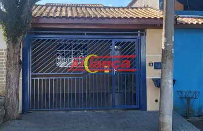 Casa térrea com 3 dormitórios, sendo 1 suite e um sotão com entrada externa