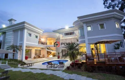 Encantadora residência de esquina: jardim exuberante e elegância única.