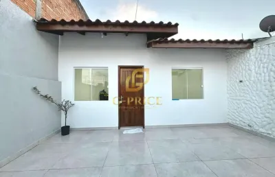 Linda casa recém reformada com entrada individual na região central da cidade