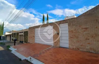 Casa com 3 quartos à venda na Caranha, 1, Residencial Aquários II, Goiânia