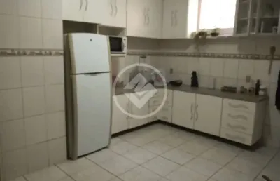 Sobrado com 4 quartos (3 suítes) no jardim leblon em goiânia com area total 300m2 e 226m2 de  área construída codigo: 27852