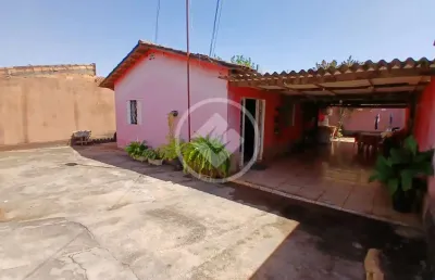 Casa bem localizada no bairro real conquista 1, com 3 quartos, 1 suite e um banheiro, vaga de garagem para 5 carros. codigo: 79528