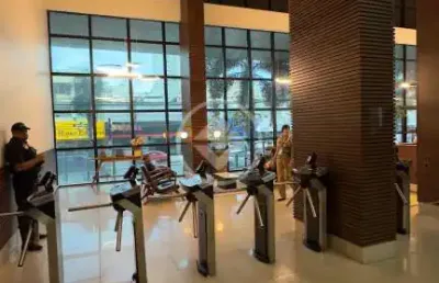 Vendo sala comercial mobiliada e com vaga de garagem no ed. lourenço office codigo: 103557