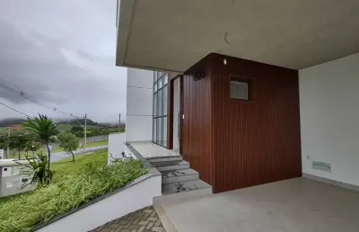 Casa com 4 dormitórios, 3 suítes, 2 vagas, 268 m² - alphaville ii - juiz de fora